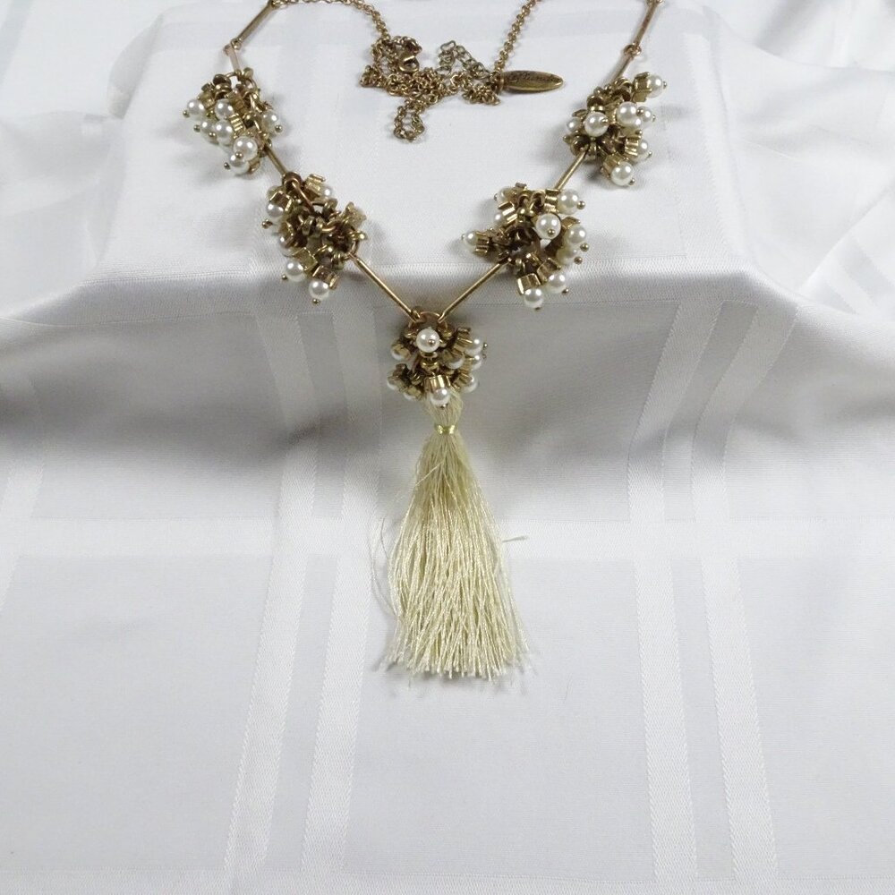 Plunder Design Jewelry.‎ Tess Pearl charm necklace. Gold-tone chain.